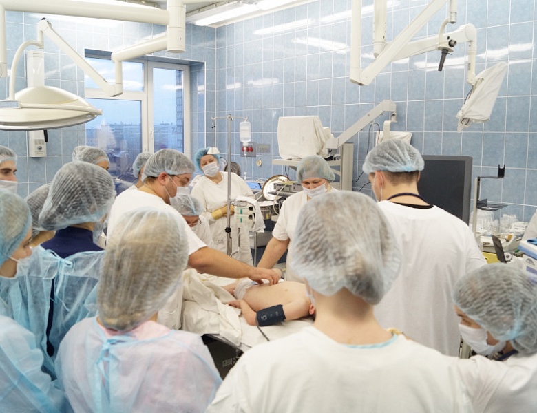Врачи детской больницы Архангельска освоили современный метод установки гастростом