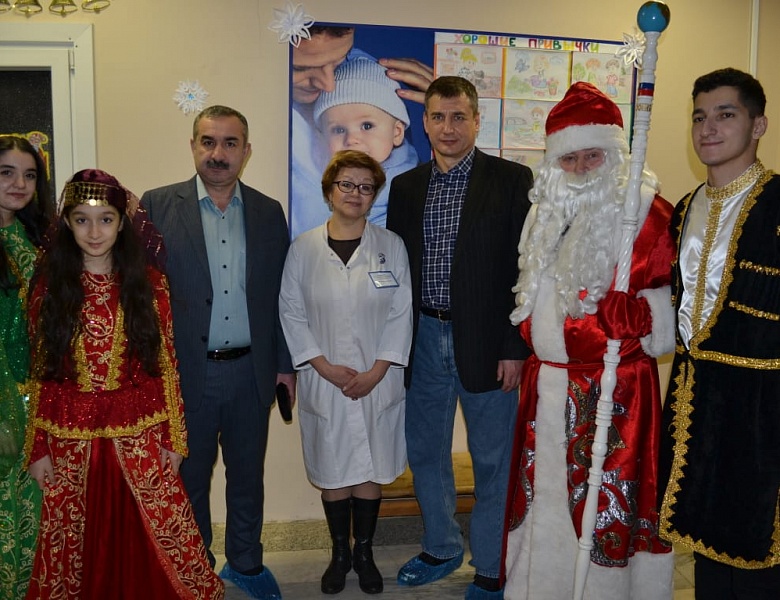 Дед Мороз посетил отделения детской областной клинической больницы