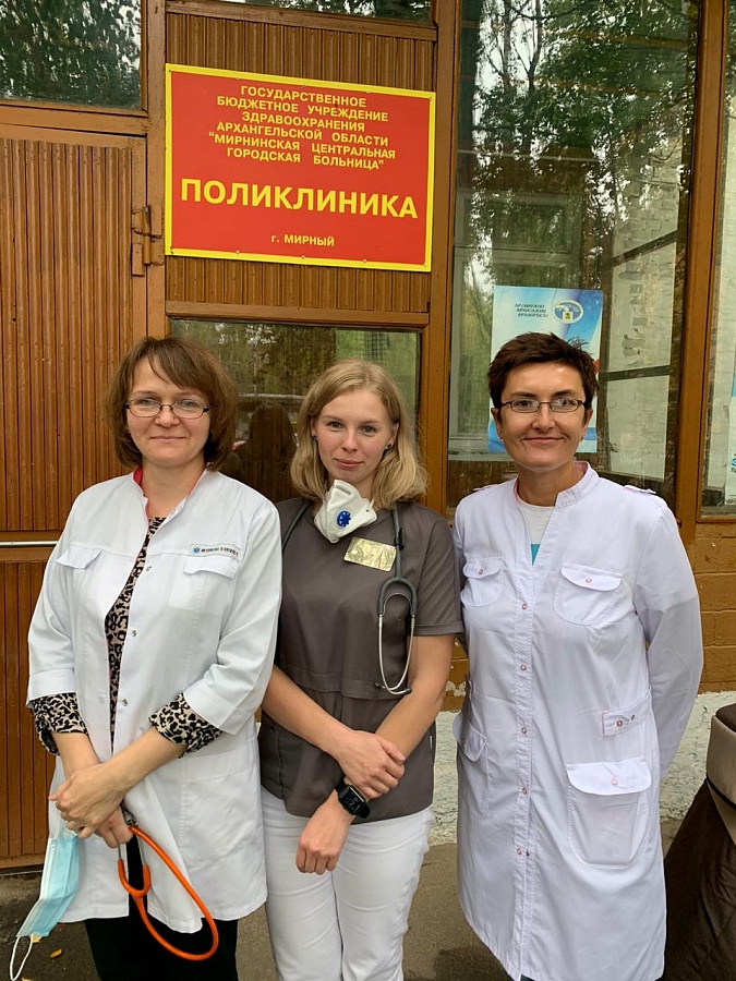 Бригада врачей Архангельской областной детской больницы работает в Мирном