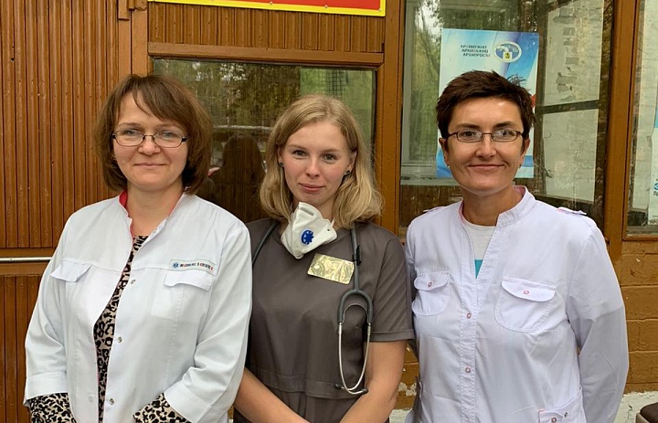 Бригада врачей Архангельской областной детской больницы работает в Мирном