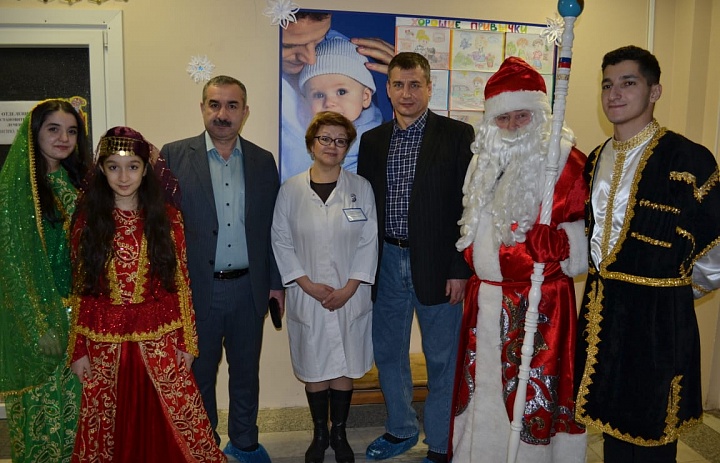 Дед Мороз посетил отделения детской областной клинической больницы